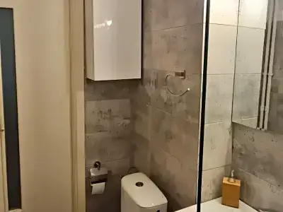 Apartament de inchiriere baie moderna cu dus Sector 4 Bucuresti